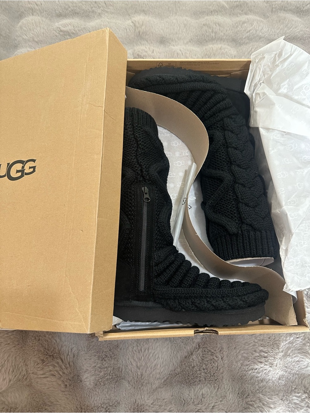 Brand New Authentic UGG CLASSIC TALL CHUNKY KNIT BLACK BOOTS
WOMEN'S Sz 5 - Picture 2 of 7